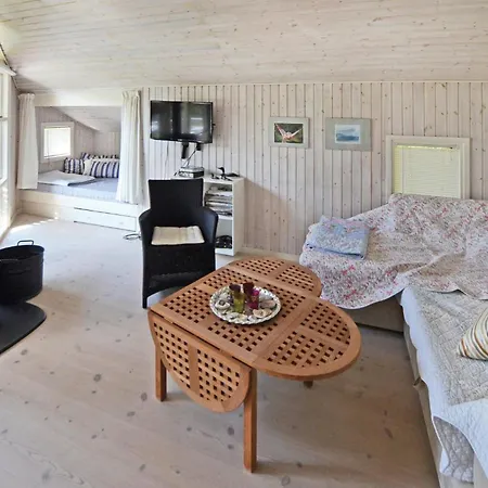 Beach Front Home In Otterup With Sauna 度假居 奥特鲁普