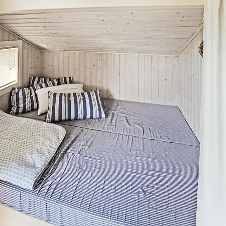 Beach Front Home In Otterup With Sauna 度假居