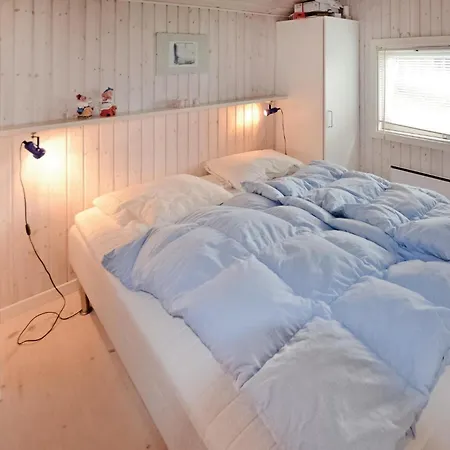 Beach Front Home In Otterup With Sauna 度假居 *